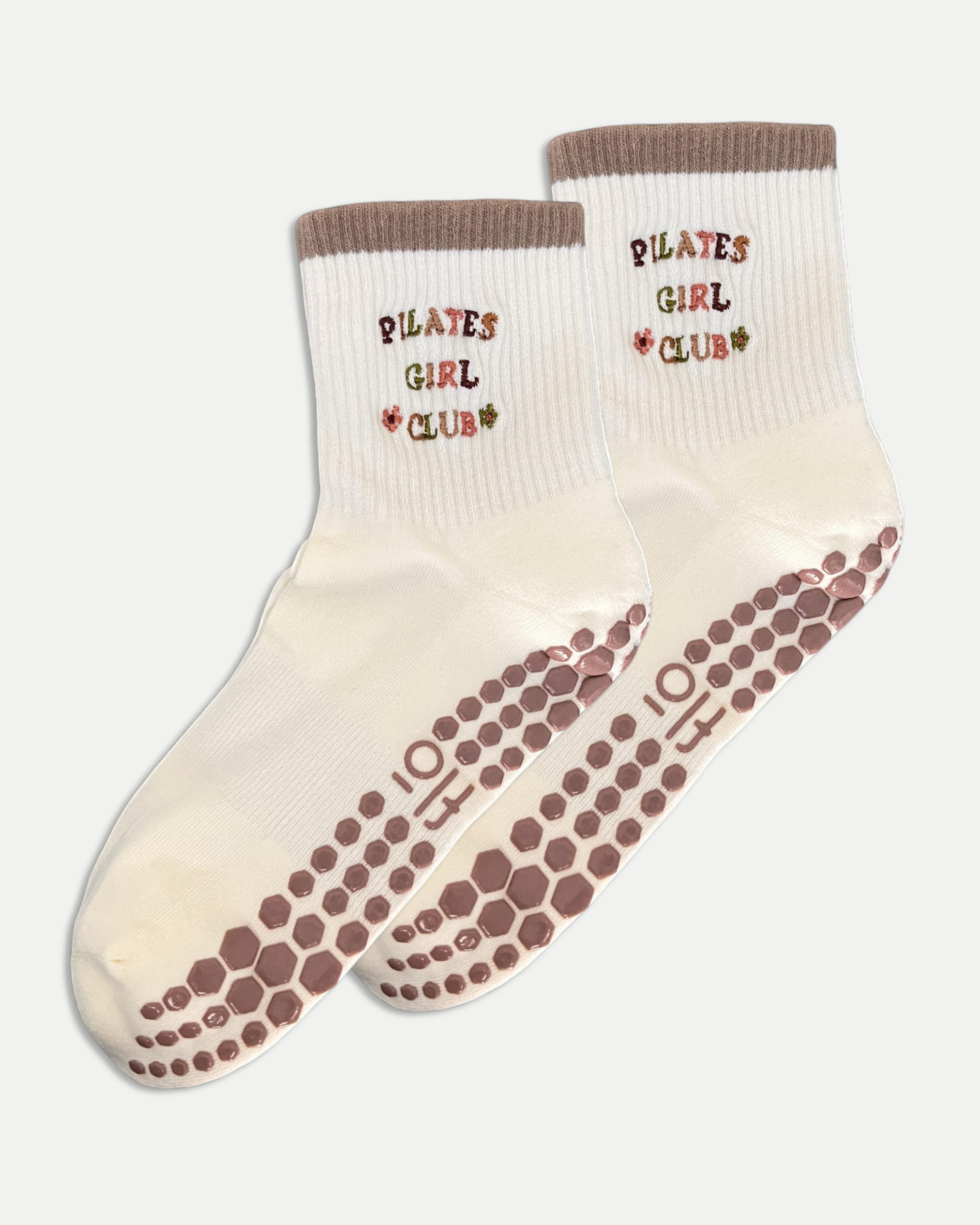 PILATES GIRL CLUB CREW GRIP SOCKS - CREAM/BROWN: Mocha / S-M