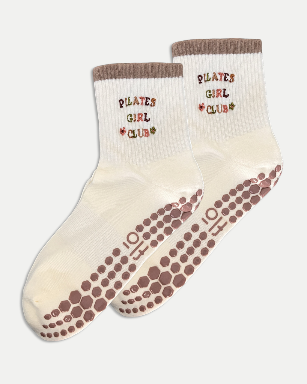 PILATES GIRL CLUB CREW GRIP SOCKS - CREAM/BROWN: Mocha / M-L